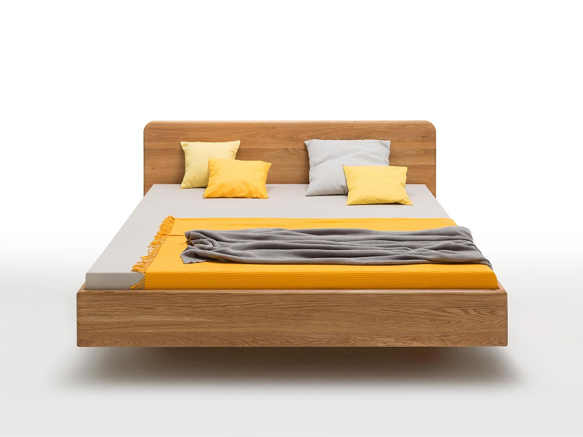Zwevend eiken bed