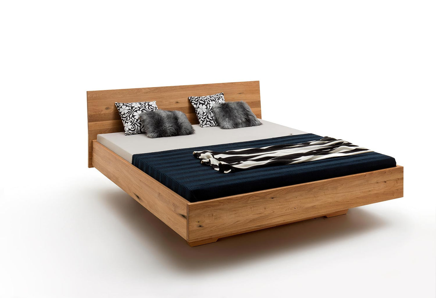 Zwevend eiken bed