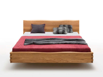 Zwevend eiken bed